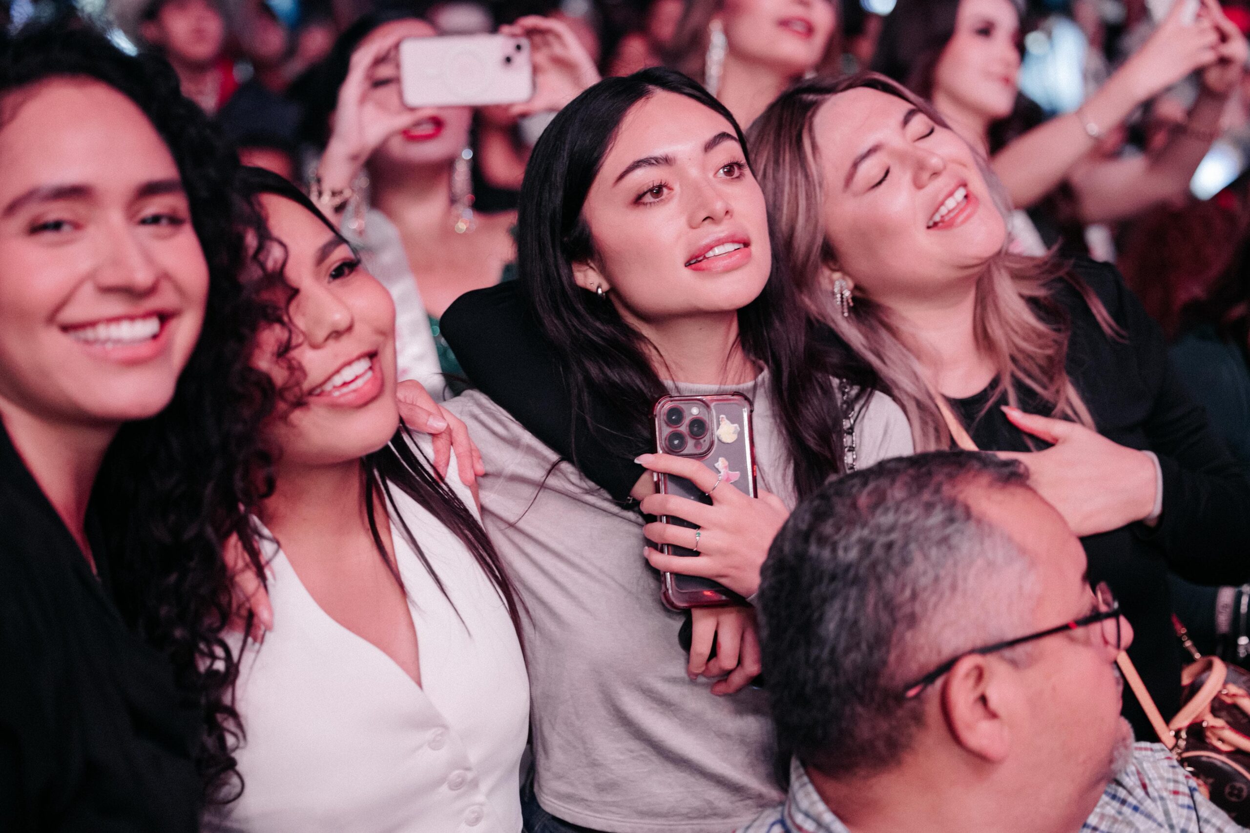 DUELO PONE A BAILAR A SLP EN EL ARRANQUE DE LA FENAPO 2025