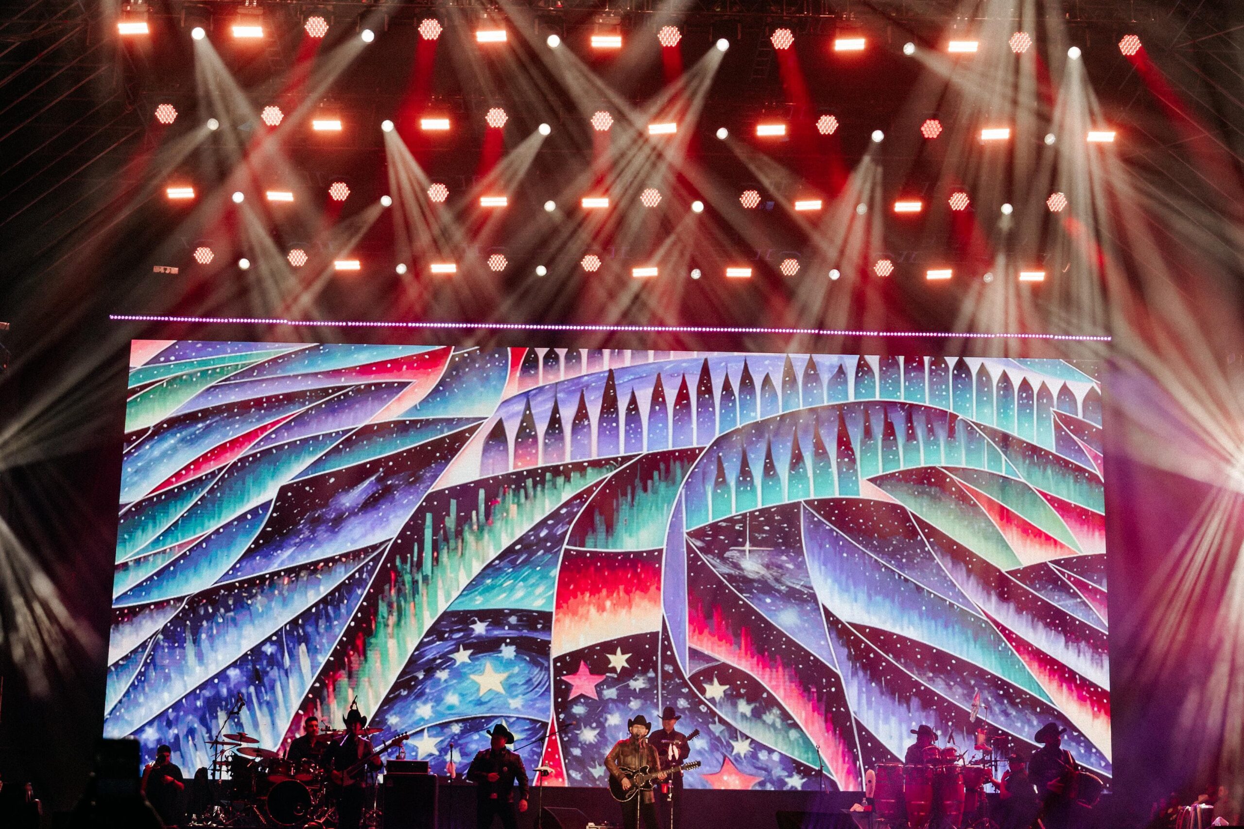 DUELO PONE A BAILAR A SLP EN EL ARRANQUE DE LA FENAPO 2025