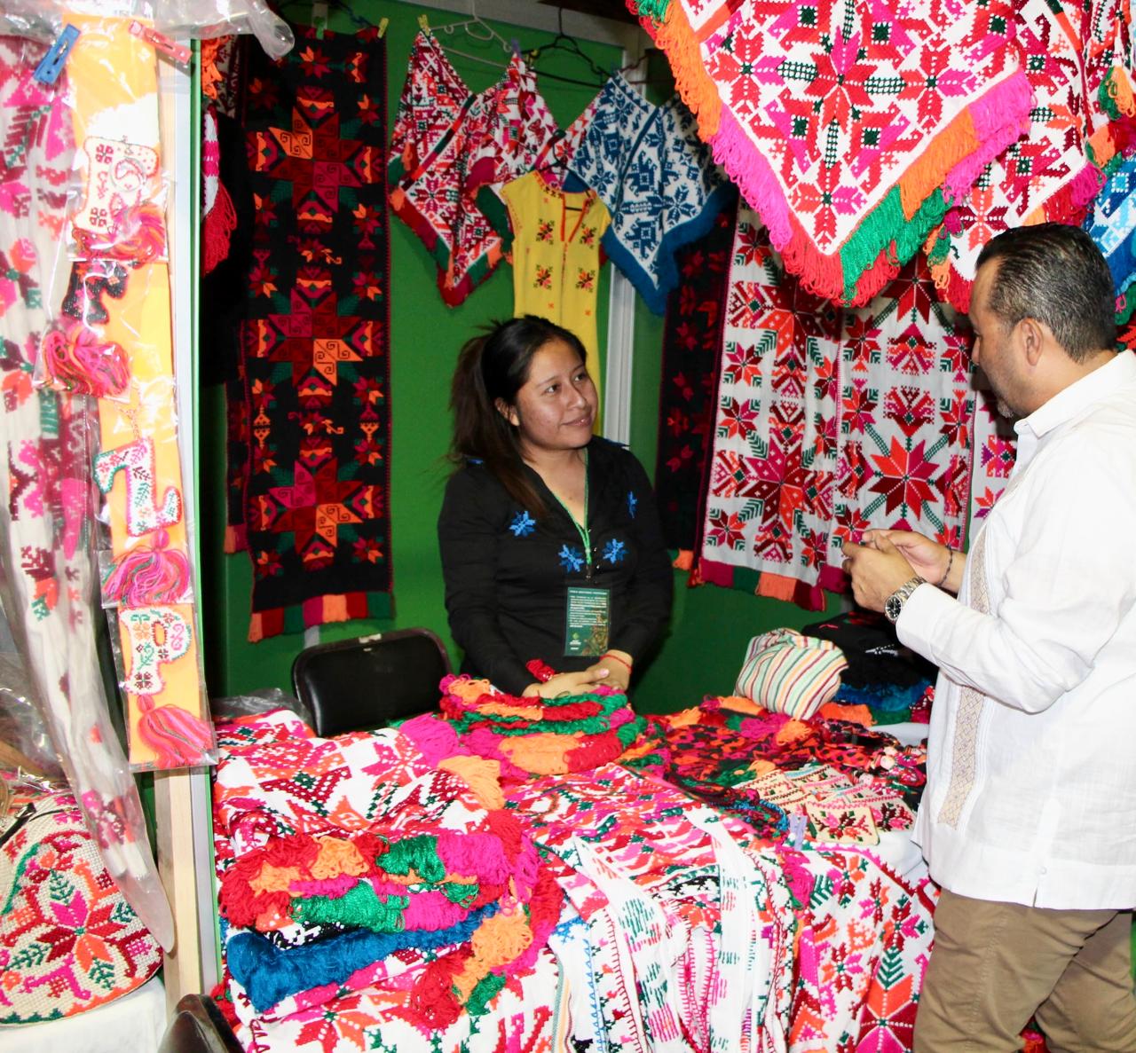 GOBIERNO RESPALDA SIN LÍMITES AL SECTOR ARTESANAL EN FENAPO 2025