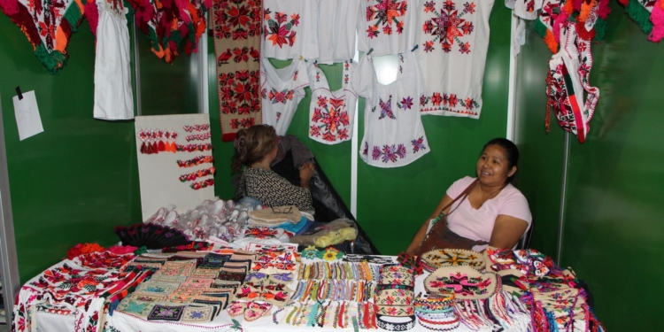 GOBIERNO RESPALDA SIN LÍMITES AL SECTOR ARTESANAL EN FENAPO 2025