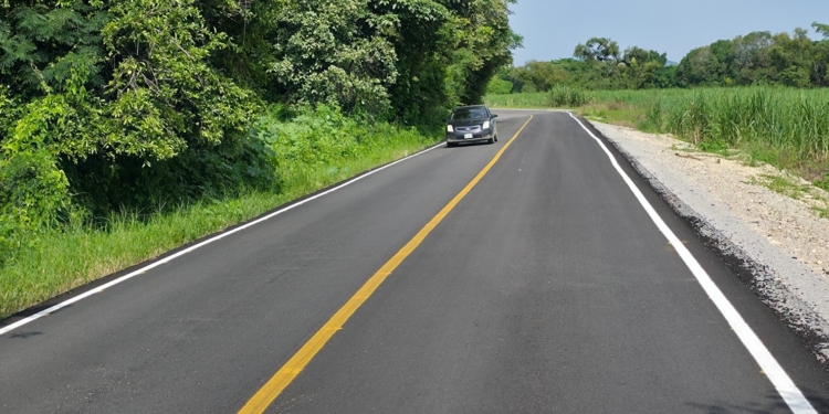 CONCLUYE GOBIERNO ESTATAL REHABILITACIÓN DE CAMINO A TAMBACA EN TAMASOPO