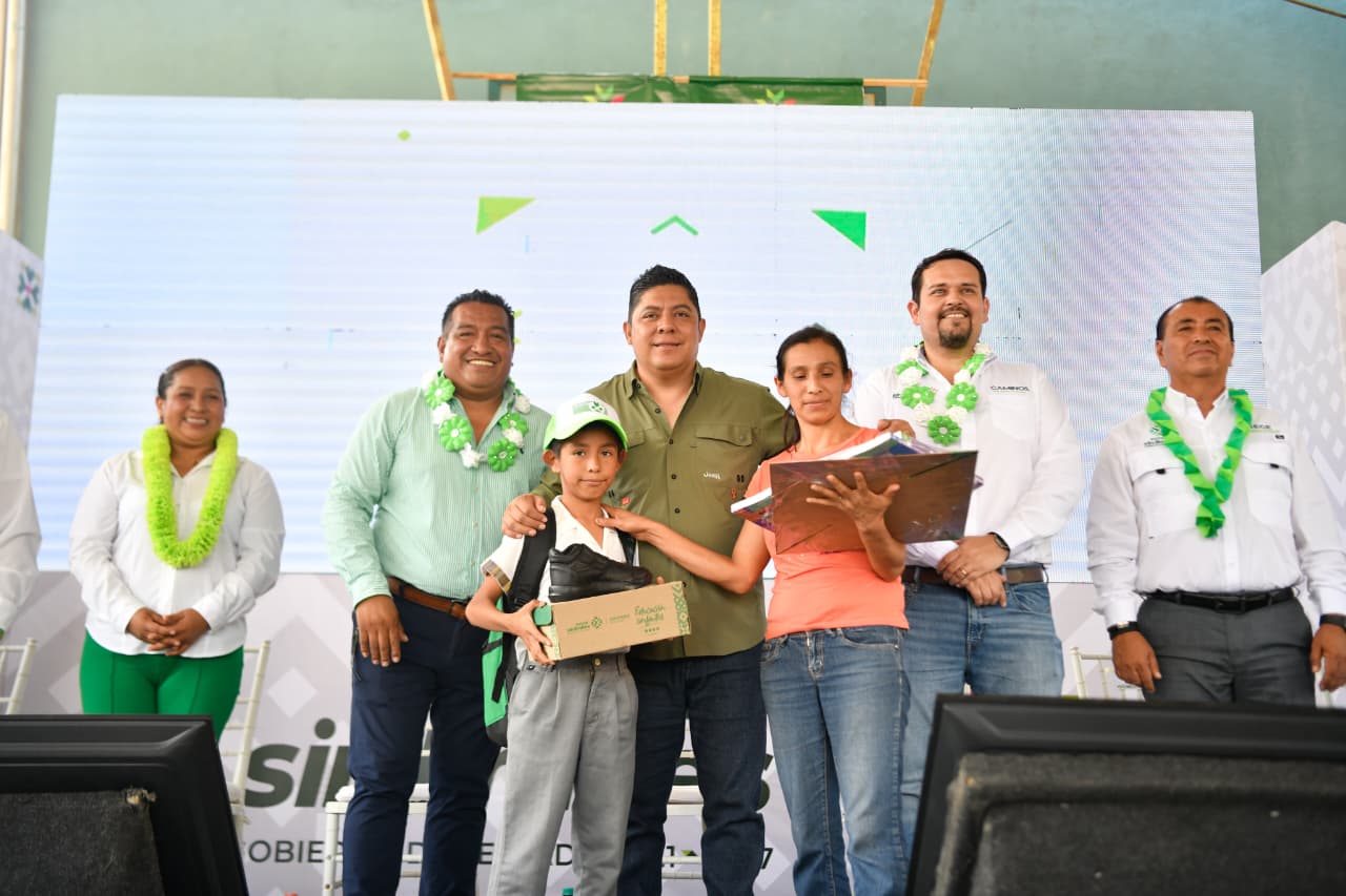RICARDO GALLARDO RESTITUYE MOVILIDAD Y EQUIDAD EDUCATIVA EN LA HUASTECA