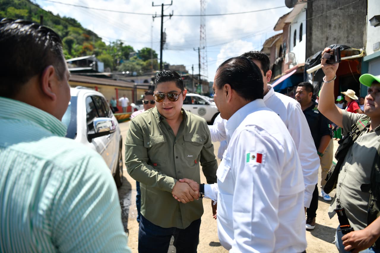 RICARDO GALLARDO RESTITUYE MOVILIDAD Y EQUIDAD EDUCATIVA EN LA HUASTECA