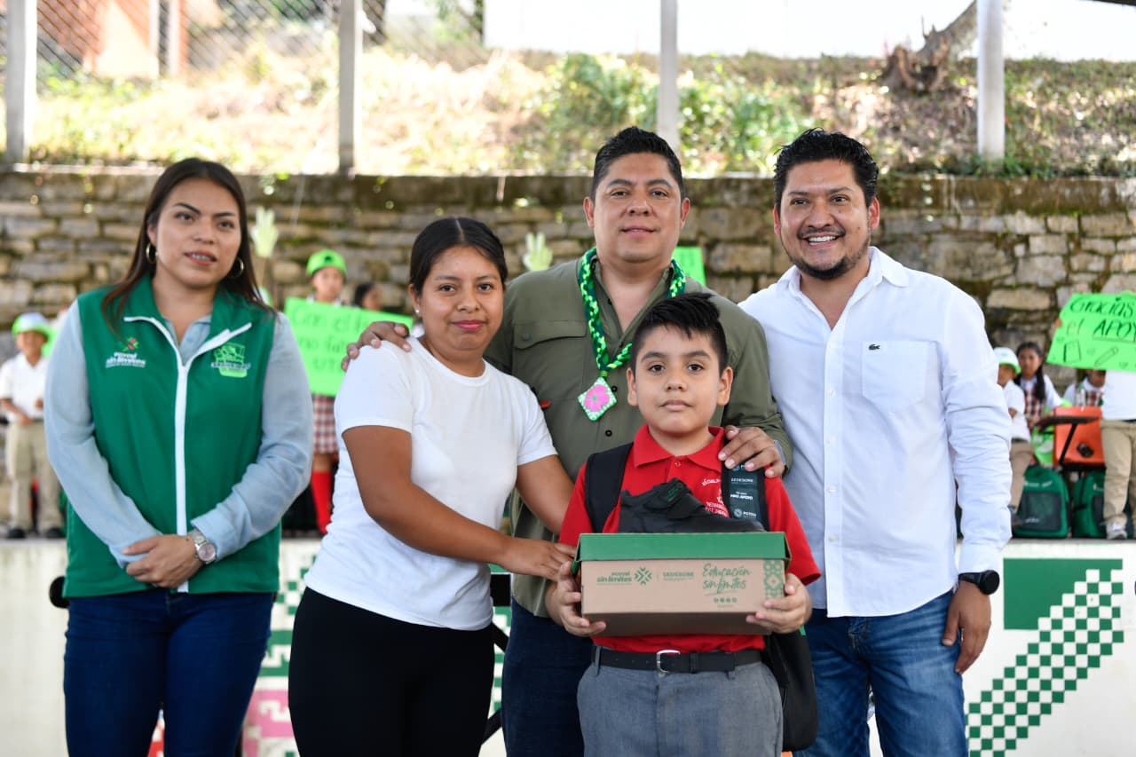 RICARDO GALLARDO RESTITUYE MOVILIDAD Y EQUIDAD EDUCATIVA EN LA HUASTECA