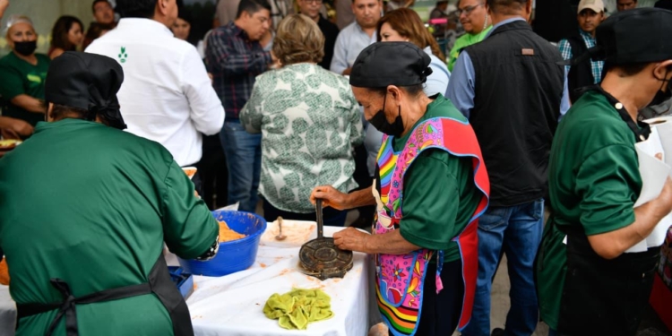 CONVIVE RICARDO GALLARDO CON SOLEDENSES EN EL DÍA DE LA GARNACHA EN LA FENAPO