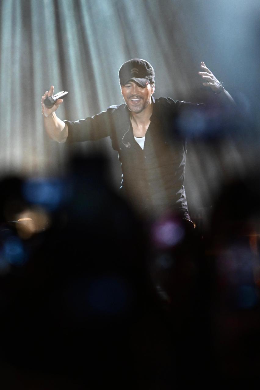 ENRIQUE IGLESIAS CONQUISTA A LA FENAPO