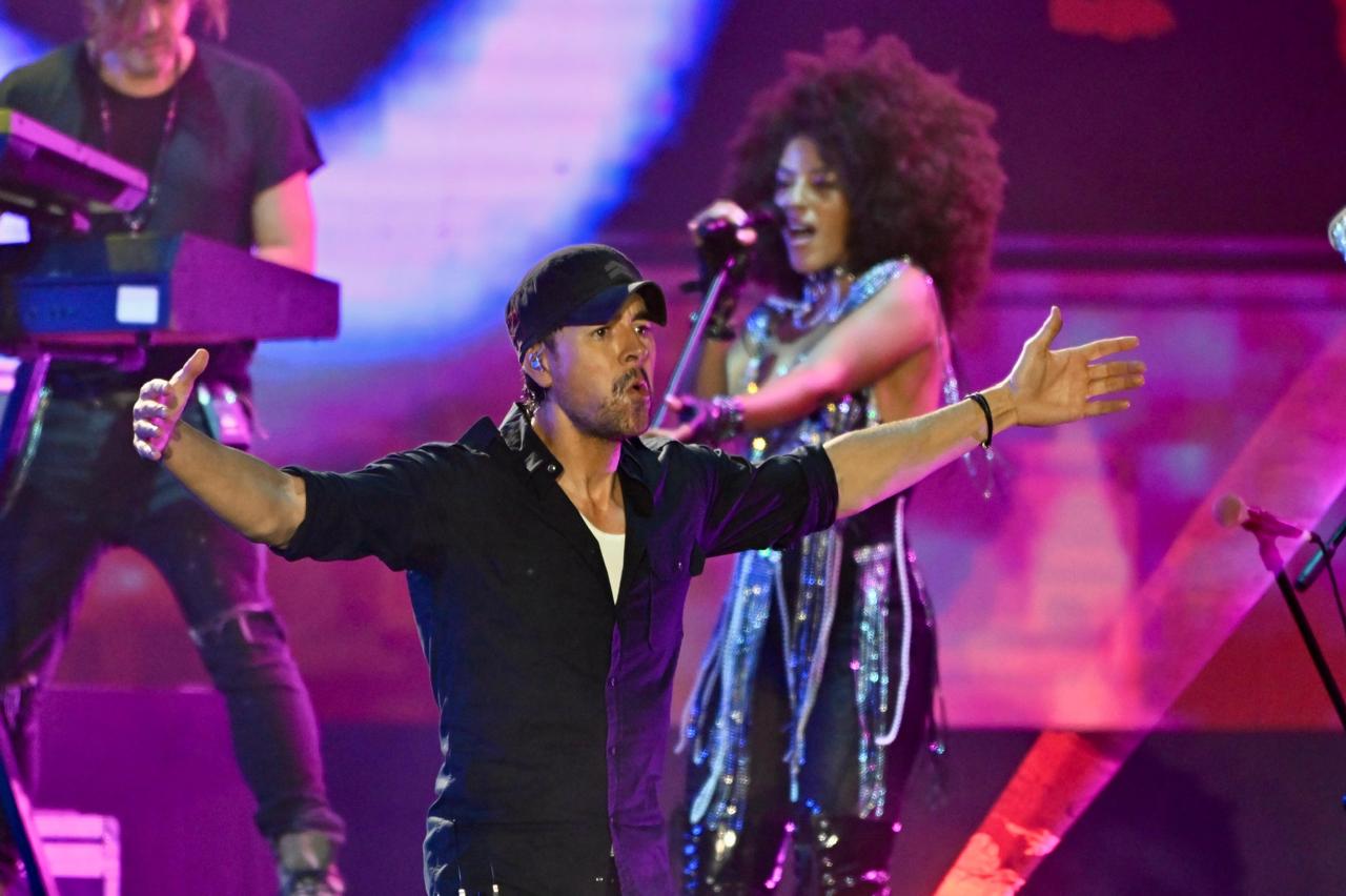 ENRIQUE IGLESIAS CONQUISTA A LA FENAPO