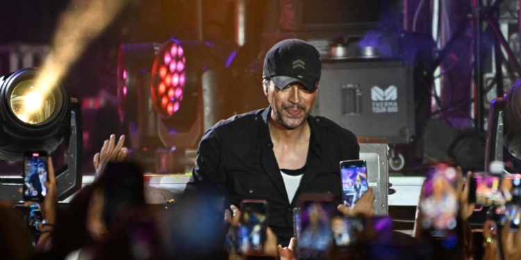ENRIQUE IGLESIAS CONQUISTA A LA FENAPO