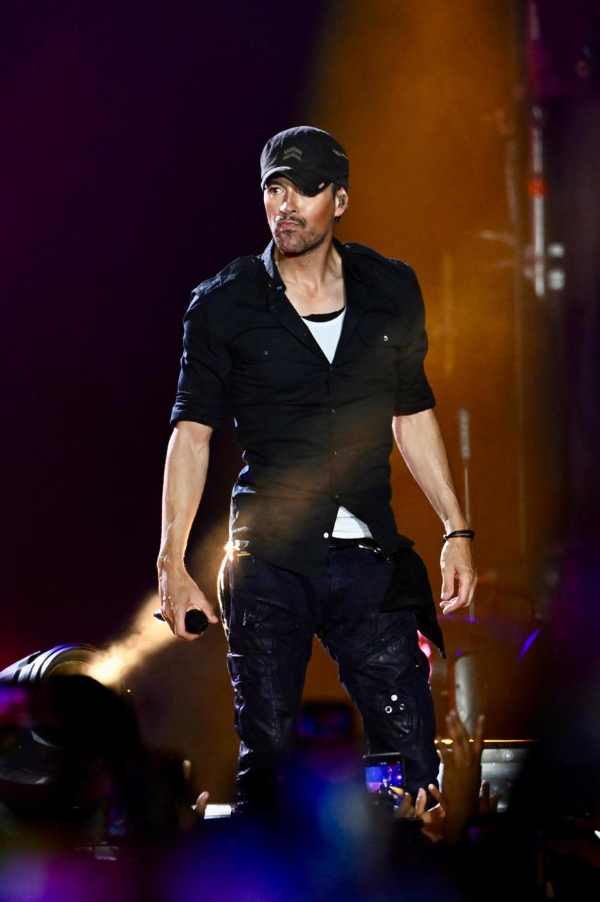 ENRIQUE IGLESIAS CONQUISTA A LA FENAPO