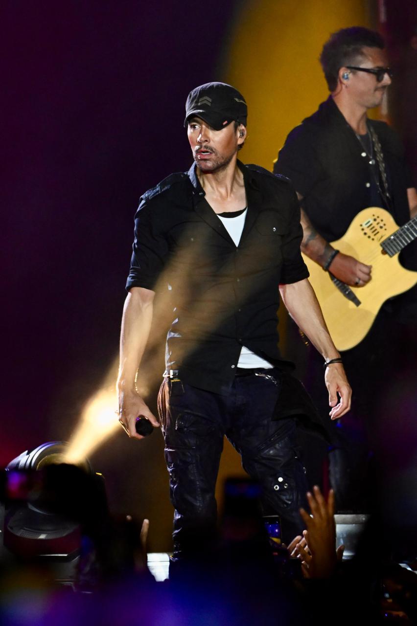 ENRIQUE IGLESIAS CONQUISTA A LA FENAPO