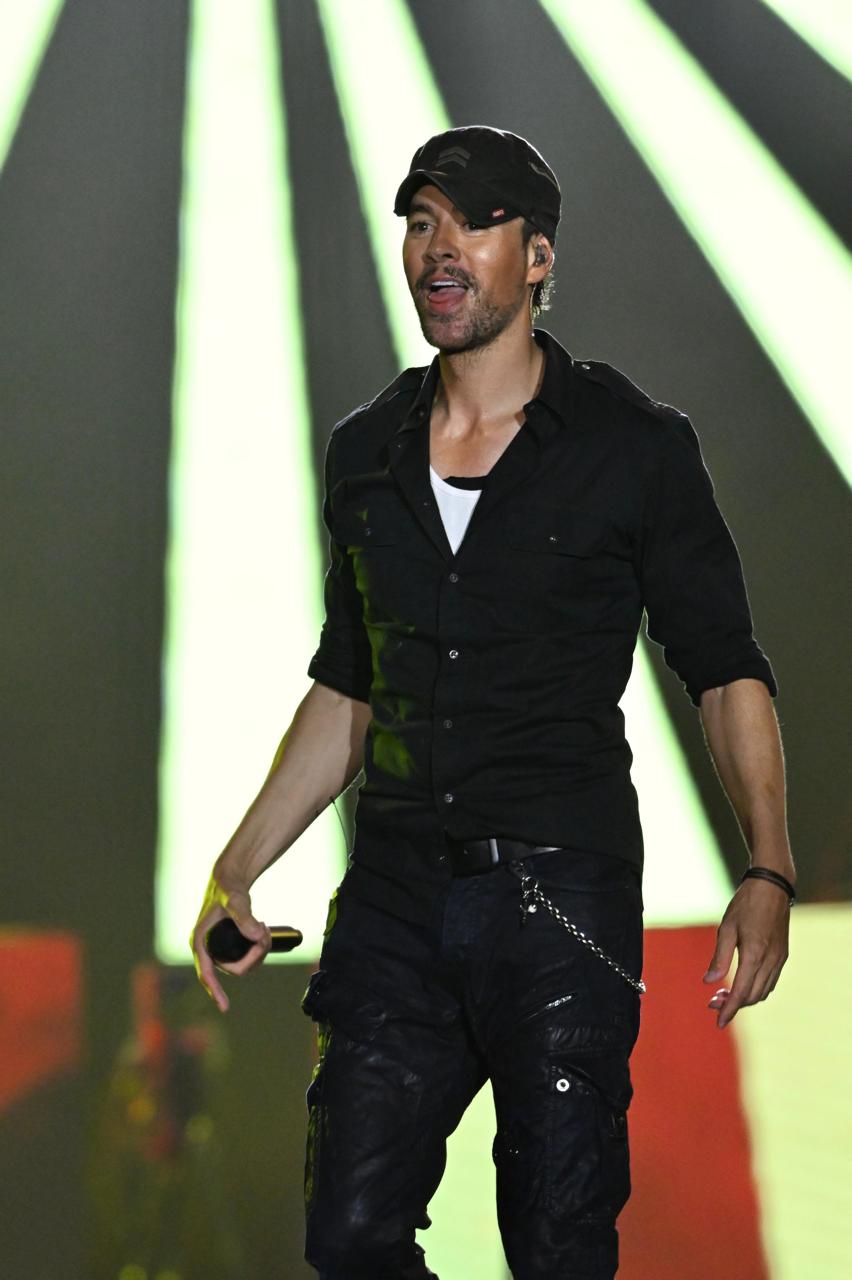 ENRIQUE IGLESIAS CONQUISTA A LA FENAPO