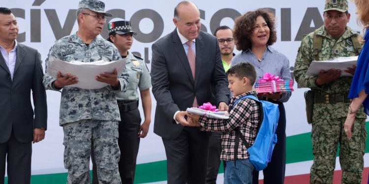 Calidad académica y valores cívicos, base del Sistema Educativo Municipal: Enrique Galindo
