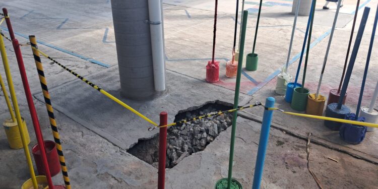 PROTECCIÓN CIVIL DEL ESTADO REVISA HUNDIMIENTO EN JARDÍN DE NIÑOS