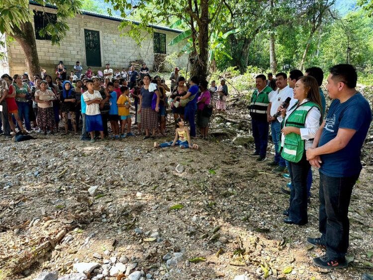 GOBIERNO ESTATAL LLEVA APOYO A COMUNIDADES AFECTADAS POR LLUVIAS EN XILITLA