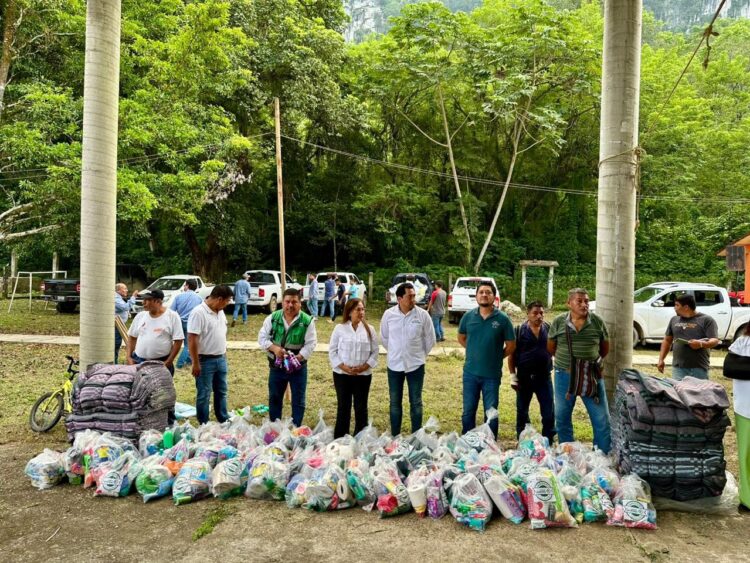 GOBIERNO ESTATAL LLEVA APOYO A COMUNIDADES AFECTADAS POR LLUVIAS EN XILITLA