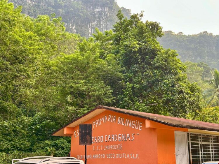 GOBIERNO ESTATAL LLEVA APOYO A COMUNIDADES AFECTADAS POR LLUVIAS EN XILITLA