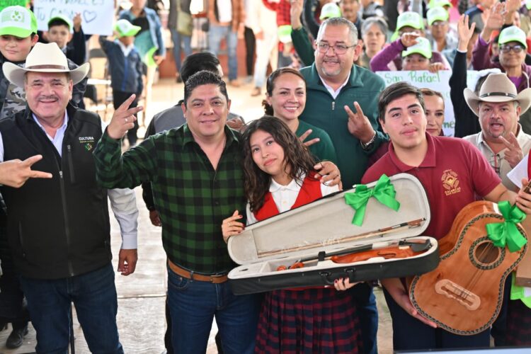 RICARDO GALLARDO BRINDA APOYO SIN LÍMITES A LAGUNILLAS Y SUS COMUNIDADES