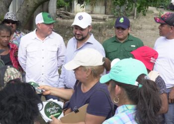 ENTREGAN APOYOS A FAMILIAS AFECTADAS POR LLUVIAS EN SAN VICENTE TANCUAYALAB