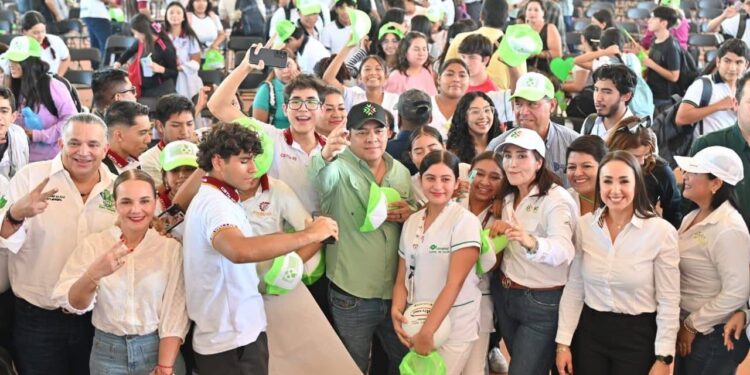 RICARDO GALLARDO SE MANTIENE ENTRE LOS 3 GOBERNADORES MEJOR EVALUADOS DEL PAÍS