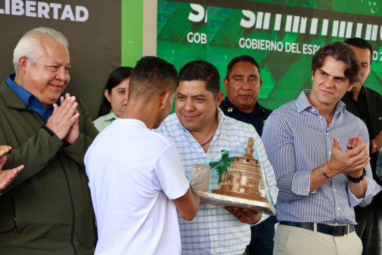 RICARDO GALLARDO ENTREGA PRELIBERACIONES EN EL CENTRO DE REINSERCIÓN SOCIAL “LA PILA”