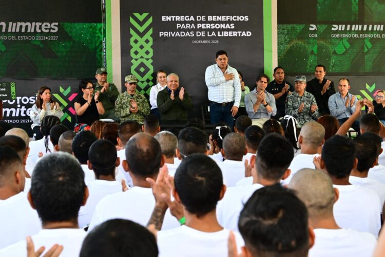 RICARDO GALLARDO ENTREGA PRELIBERACIONES EN EL CENTRO DE REINSERCIÓN SOCIAL “LA PILA”