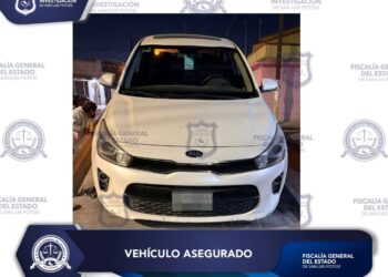 FGESLP ASEGURA VEHÍCULO CON ALTERACIONES EN SUS MEDIOS DE IDENTIFICACIÓN Y REPORTE DE ROBO