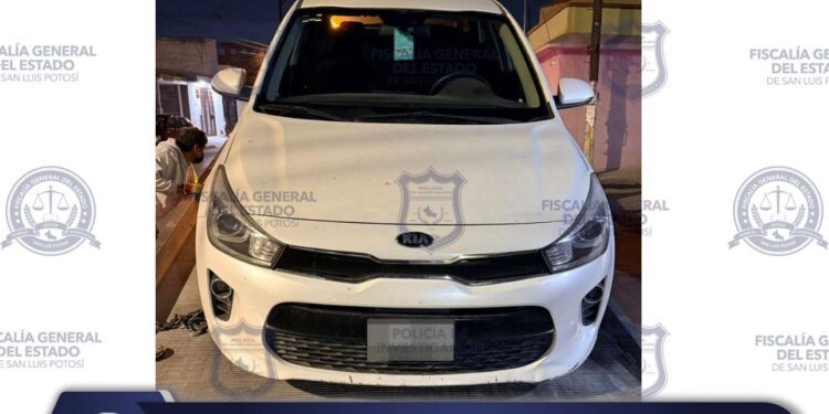 FGESLP ASEGURA VEHÍCULO CON ALTERACIONES EN SUS MEDIOS DE IDENTIFICACIÓN Y REPORTE DE ROBO