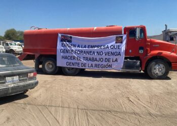 TRANSPORTISTAS Y EJIDATARIOS DE VILLA DE REYES EXIGEN TRABAJO EN OBRA DE AUTOPISTA Y ADVIERTEN MÁS PROTESTAS