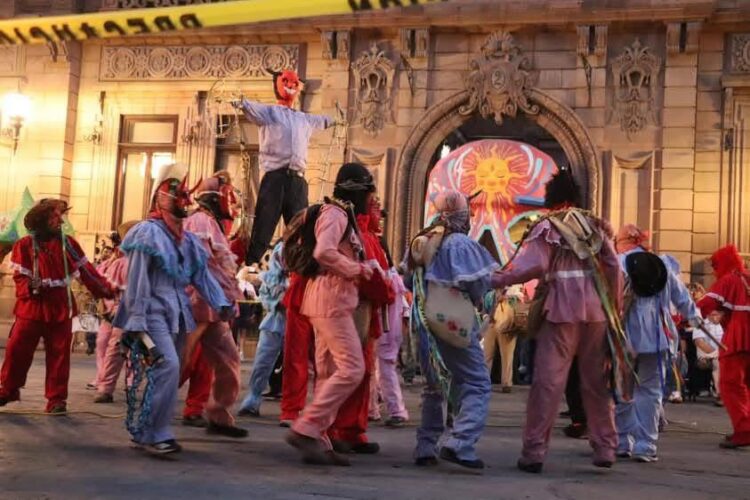 LOS DIABLOS DE LA HUASTECA POTOSINA LLEGAN AL CENTRO HISTÓRICO