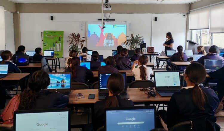 GOBIERNO ESTATAL ACERCA TECNOLOGÍA A JÓVENES POTOSINAS