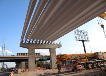 CIERRES VIALES POR MONTAJE DE TRABES EN PUENTE BULEVAR VALLE DE LOS FANTASMAS