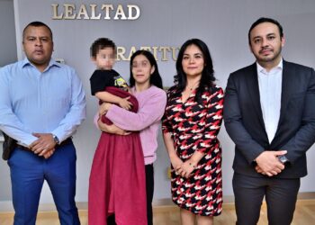 FISCALÍA LOCALIZA A INFANTE QUE CONTABA CON ALERTA AMBER Y DETIENE A UNA PERSONA