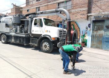 ESTADO REALIZA LABORES DE LIMPIEZA EN REDES DE DRENAJE SANITARIO EN LA ZONA METROPOLITANA