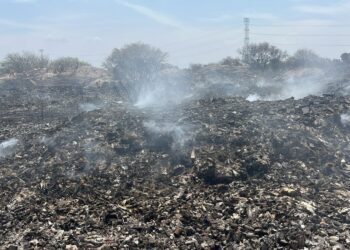 Atienden autoridades municipales incendio y acumulación de basura en El Charquillo del Saucito