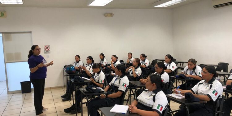 Gobierno de la Capital impulsa profesionalización policial con perspectiva de género al grupo femenil Centinela