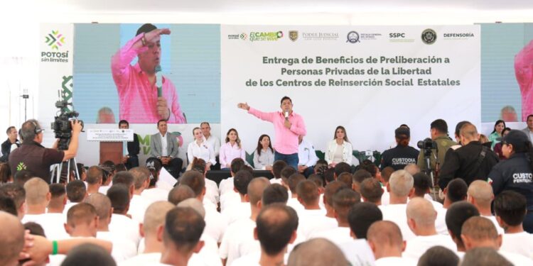 RICARDO GALLARDO ENTREGA PRELIBERACIONES EN EL CENTRO DE REINSERCIÓN SOCIAL “LA PILA”
