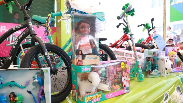 RICARDO GALLARDO FESTEJA A NIÑEZ DE VILLA DE POZOS CON JUGUETES Y NUEVA ÁREA RECREATIVA