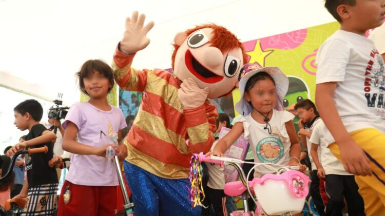 RICARDO GALLARDO FESTEJA A NIÑEZ DE VILLA DE POZOS CON JUGUETES Y NUEVA ÁREA RECREATIVA