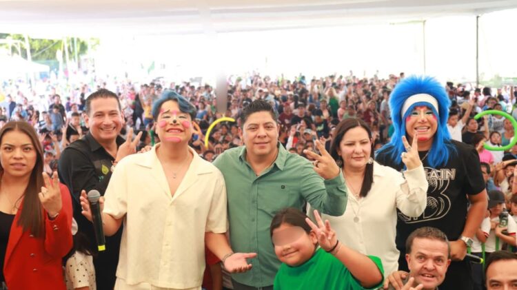 RICARDO GALLARDO FESTEJA A NIÑEZ DE VILLA DE POZOS CON JUGUETES Y NUEVA ÁREA RECREATIVA