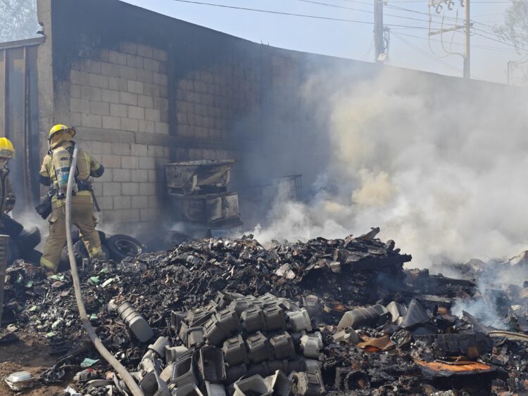 GOBIERNO ESTATAL CONTROLA INCENDIO EN ZONA INDUSTRIAL