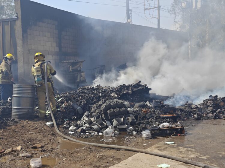 GOBIERNO ESTATAL CONTROLA INCENDIO EN ZONA INDUSTRIAL
