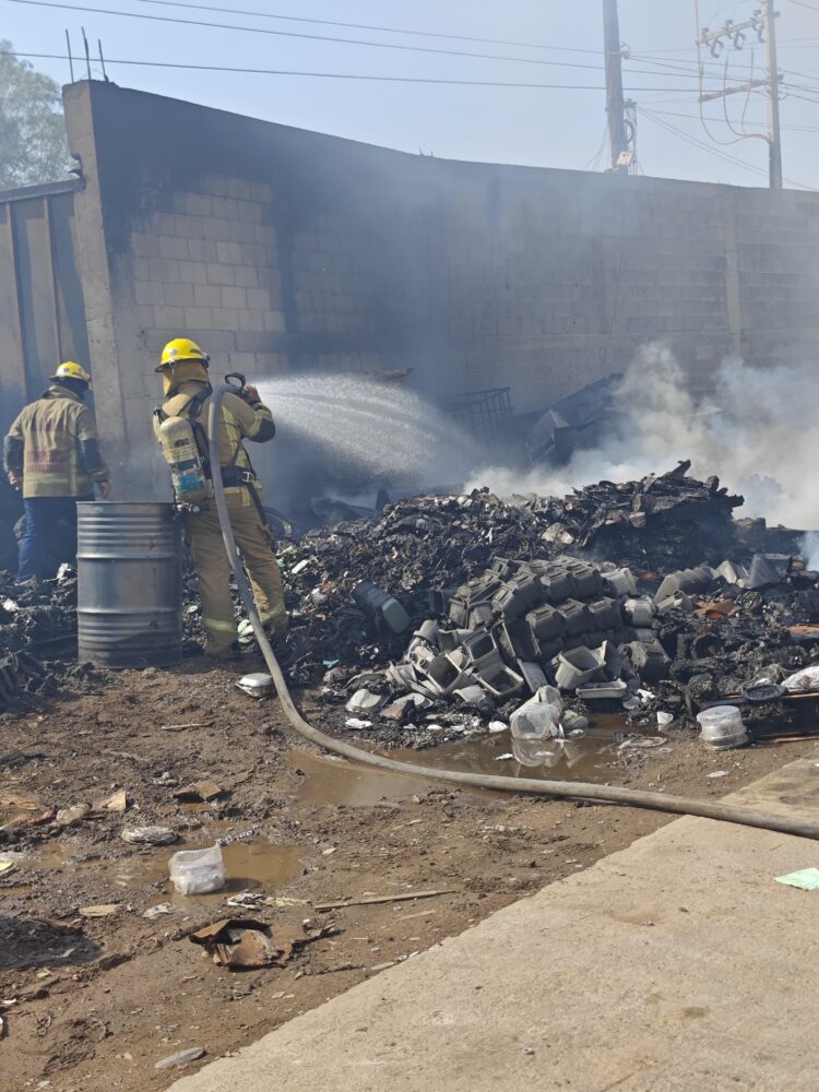 GOBIERNO ESTATAL CONTROLA INCENDIO EN ZONA INDUSTRIAL