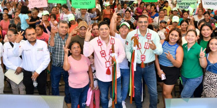 RICARDO GALLARDO INAUGURA UN CAMINO MÁS EN LA HUASTECA POTOSINA
