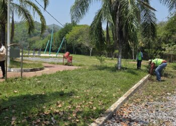 ESTADO RENUEVA UNIDAD DEPORTIVA DE TAMAZUNCHALE CON ENCHULANDO TU COMUNIDAD