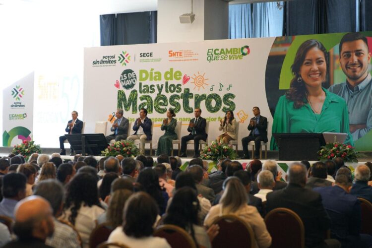 GOBIERNO ESTATAL RECONOCE TRAYECTORIA Y COMPROMISO DEL MAGISTERIO POTOSINO