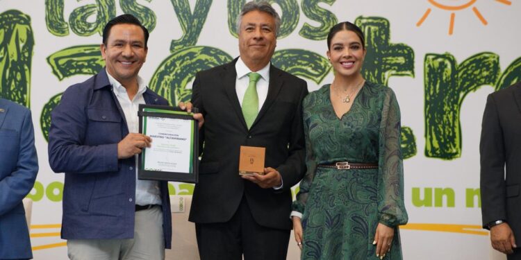 GOBIERNO ESTATAL RECONOCE TRAYECTORIA Y COMPROMISO DEL MAGISTERIO POTOSINO