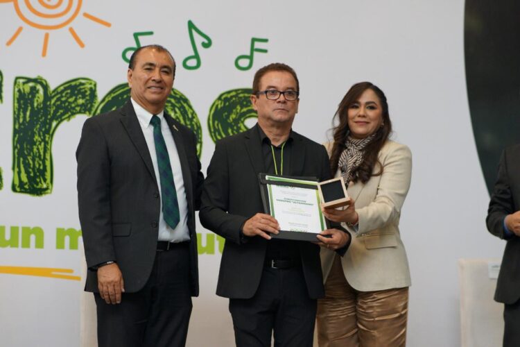 GOBIERNO ESTATAL RECONOCE TRAYECTORIA Y COMPROMISO DEL MAGISTERIO POTOSINO