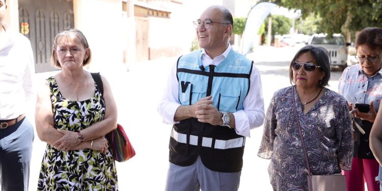El alcalde Enrique Galindo entregó rehabilitación del drenaje sanitario en la colonia burócrata