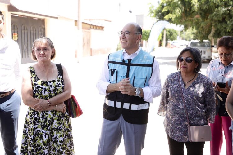 El alcalde Enrique Galindo entregó rehabilitación del drenaje sanitario en la colonia burócrata