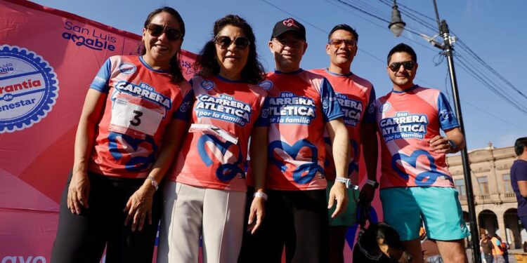Más de 2 mil atletas celebran la unión en la Carrera por la Familia del DIF Municipal